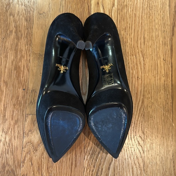 Black suede Prada platform heels size 39. Heels measure 4 inches. - Picture 4 of 6
